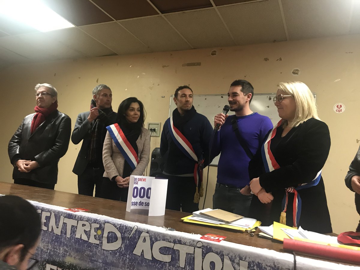 EspaceDesLuttes's tweet photo. Belle dĂ©lĂ©gation de @FiAssemblee Ă lâAG des salariĂ©âąes du #CASVP pour soutenir leur mouvement de grĂšve pour la revalorisation des bas salaires. https://t.co/XeHX1Pj1nf