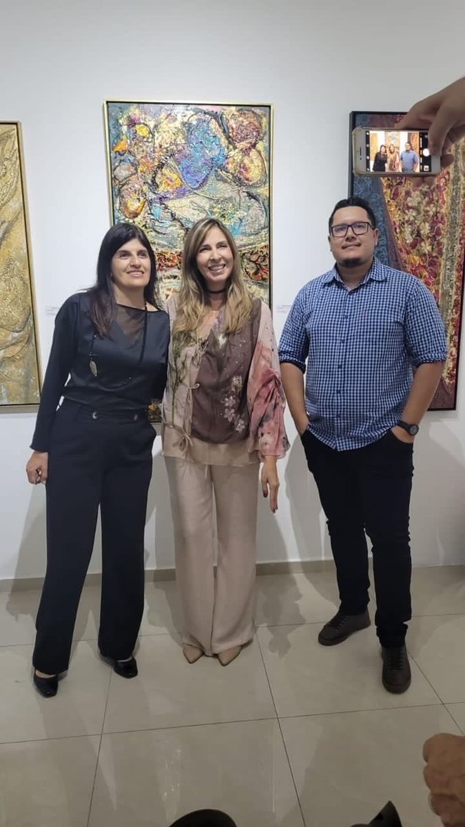 My first exhibition that I was able to attend in person 🖼

Exhibition: ‘Flags Among Us’ 🚩

#art #frame #artist #nft #artista