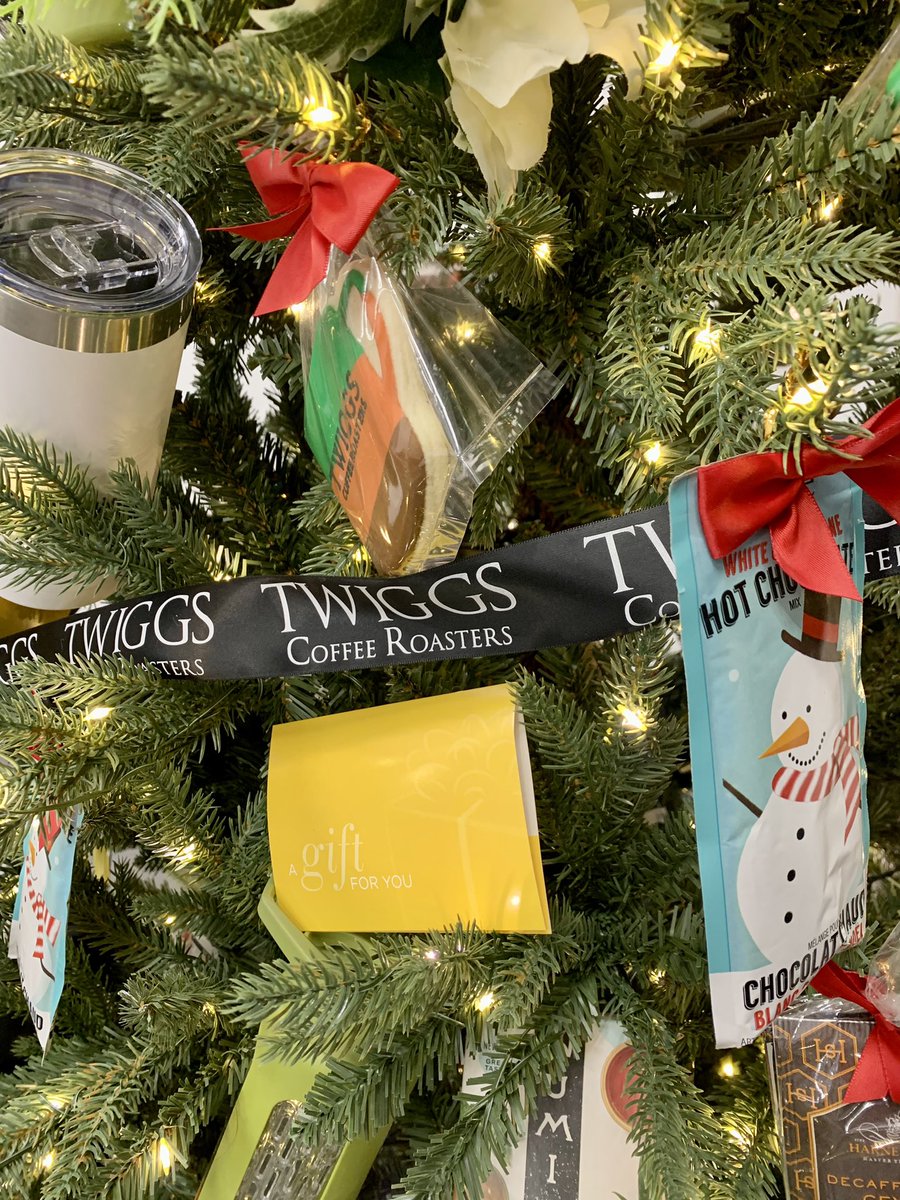 CanadoreFdn's tweet photo. Twiggs@Canadore is raising funds this morning for the North Bay Santa Fund. All coffee proceeds until 12:00pm TODAY will be donated. Come on by for a coffee, some live music and socializing!
These two gorgeous trees are also being auctioned…the Twiggs tree is already up to $850! https://t.co/56TNDUqNGa