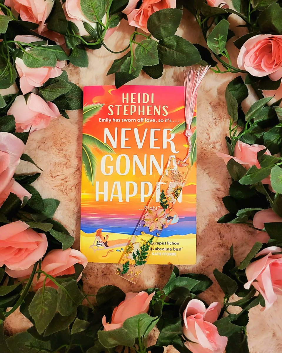 #bookreview of #NeverGonnaHappen by @heidistephens is on my blog! I'm a mega fan now as this was my first by Heidi! 😊 💕 📚  @AccentPress 

kirstysbookbuyingaddiction.home.blog/2022/12/15/nev…

#bookblogger #BookRecommendation #RomanceRocks #RespectRomFic