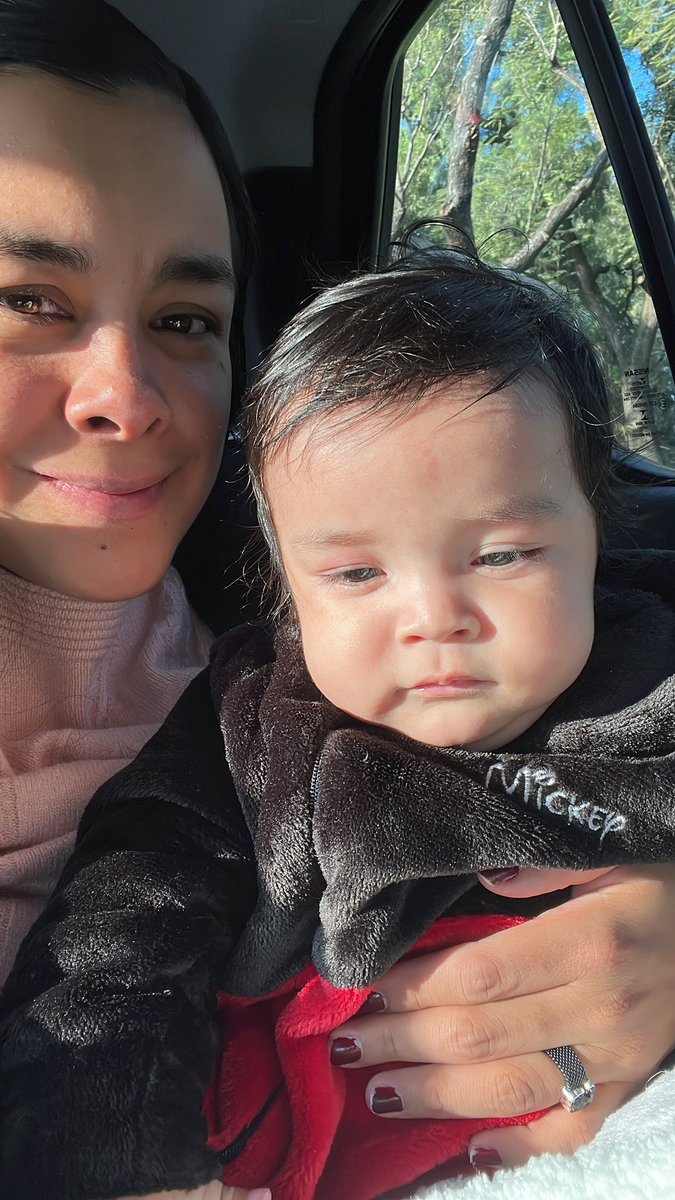 Joyce_Sofia's tweet photo. Yo le hablo a dios y tú eres su respuesta, aprendí que los momentos lindos nunca cuestan.. cómo cuando me regalas tu mirada..
Y solo mírame con esos ojitos lindos que con eso yo estoy bien, hoy he vuelto a nacer https://t.co/nSr3Oi149v