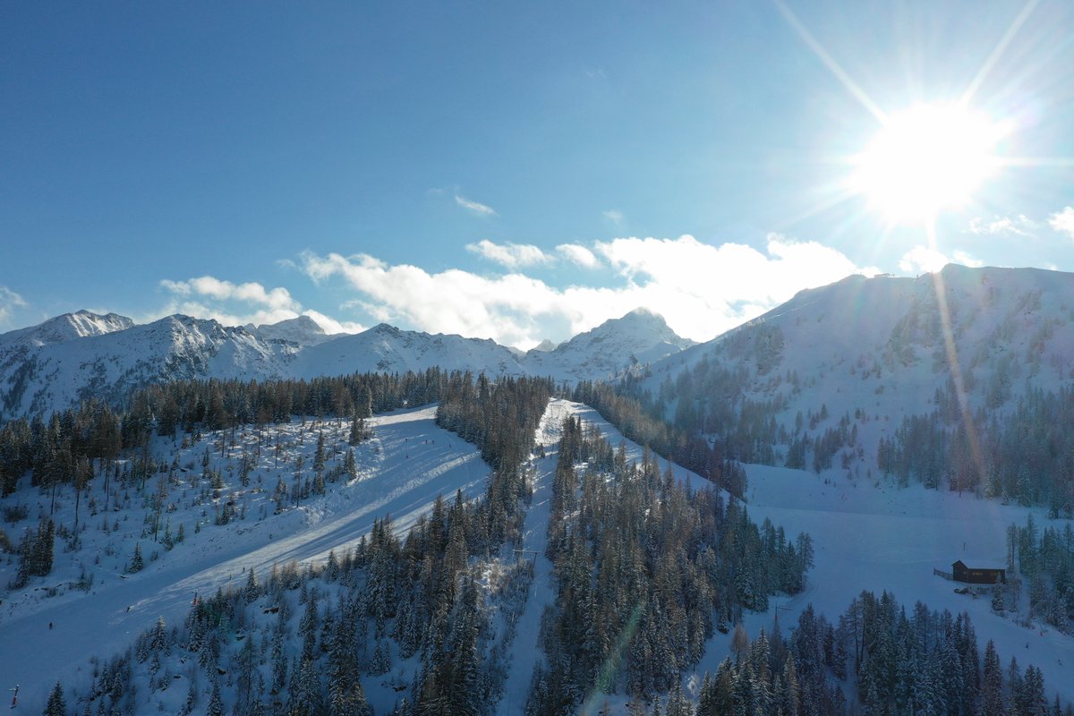 HauserKaibling's tweet image. 🙌 HOCH DIE HÄNDE, WOCHENENDE 🙌

👉 Morgen öffnen HÖFI-EXPRESS I und die SKISCHAUKEL zwischen Hauser Kaibling &amp;amp; Planai 🥳
👉 Ab Samstag hat die komplette 4-Berge Skischaukel, sowie auch unsere PRENNER-TALABFAHRT geöffnet⛷️

#hauserkaibling #schladmingdachstein #skiamade