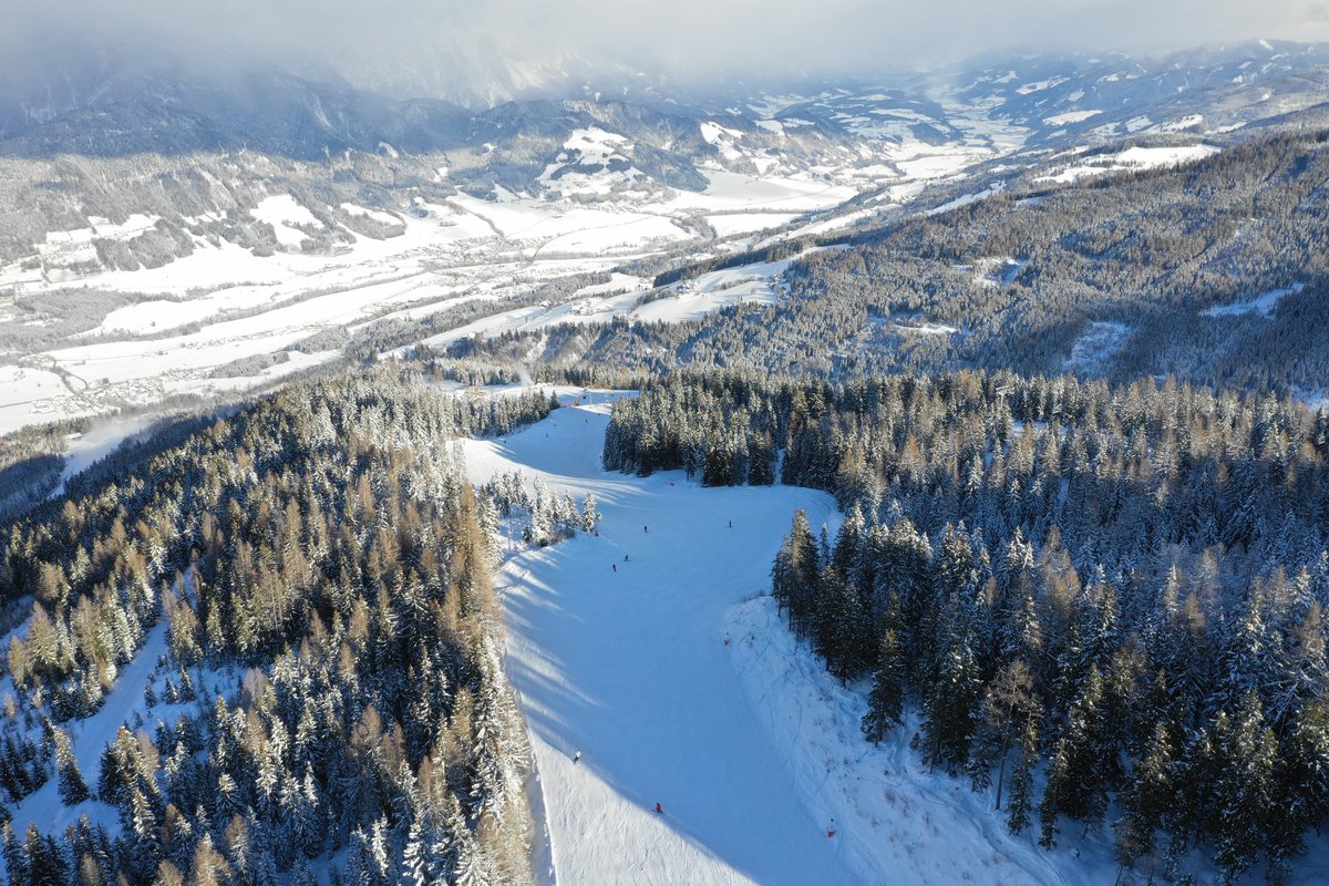 HauserKaibling's tweet image. 🙌 HOCH DIE HÄNDE, WOCHENENDE 🙌

👉 Morgen öffnen HÖFI-EXPRESS I und die SKISCHAUKEL zwischen Hauser Kaibling &amp;amp; Planai 🥳
👉 Ab Samstag hat die komplette 4-Berge Skischaukel, sowie auch unsere PRENNER-TALABFAHRT geöffnet⛷️

#hauserkaibling #schladmingdachstein #skiamade