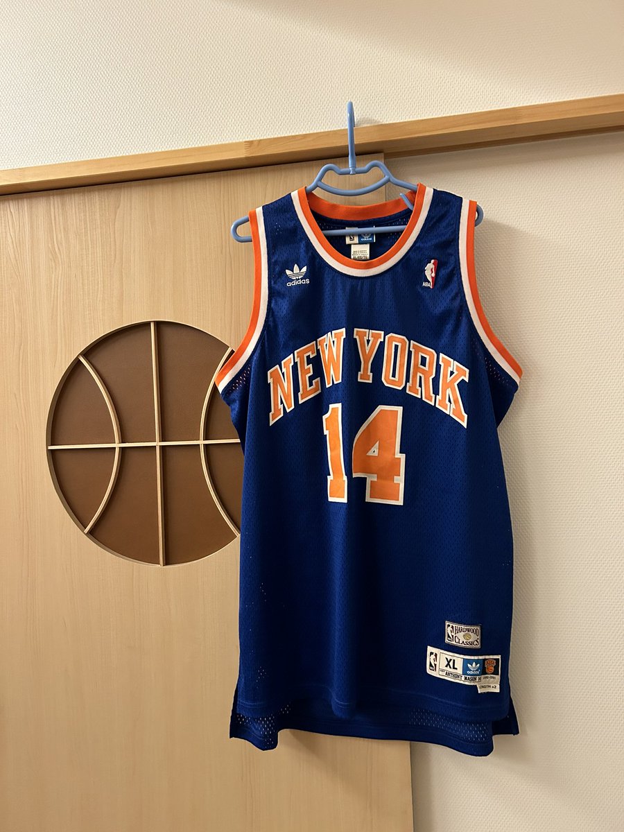 rakopeto's tweet photo. NEW YORK KNICKS No.14
ANTHONY MASON
adidas hardwood classic swingman jersey #NewYorkForever @nyknicks
@Antoine_Mason #anthonymason https://t.co/kmnpJHiGVm