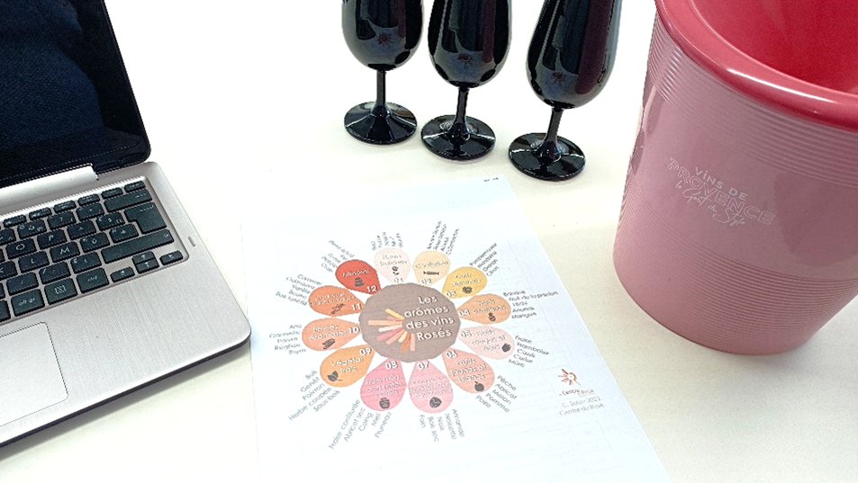 [Juges experts] C’est reparti pour les entraînements ! 
Depuis le début du mois, notre jury d’experts de vins rosés a repris les entrainements sur les senteurs, arômes et saveurs. Petites révisions nécessaires pour pouvoir décrire tous les vins de notre cave expérimentale.