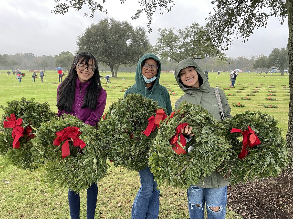 HAISInteract's tweet photo. @HAIS_ECHS there is still time to join us at the annual #WreathsAcrossAmerica event this Saturday. Contact @ms_alderete https://t.co/nEn7HZe5uu