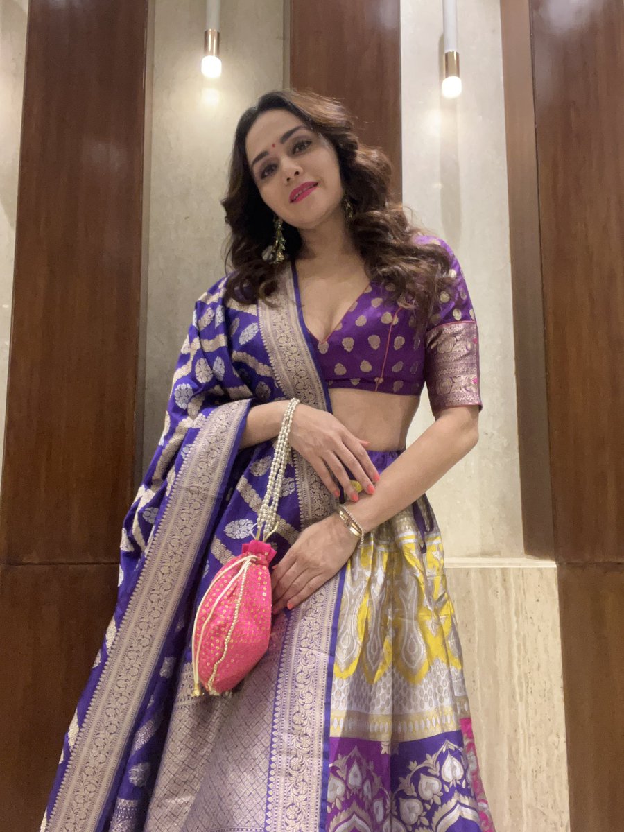 AmrutaOfficialK's tweet photo. Mumbai to Amritsar to Jalandhar….. #shaadilook https://t.co/ZzCpjIqCcK