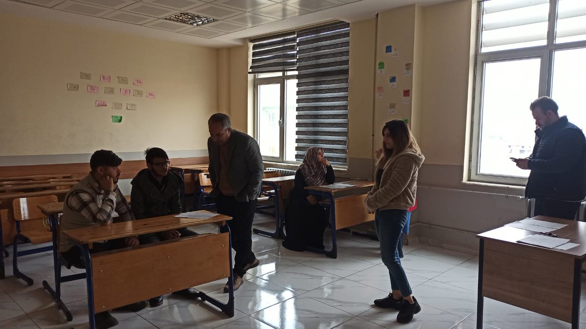 siverekaihl63's tweet photo. Okulumuzda 11 Aralık Pazar günü 1. Dönem Veli Toplantısı gerçekleştirildi.
Toplantıda okul müdürümüzün açılış konuşmasının ardından ara karneler sınıf öğretmenleri tarafından velilere dağıtıldı. Öğrencilerimizin eğitsel ve sosyal-kişisel gelişimleri hakkında bilgi verildi. https://t.co/AlDTsiTABP