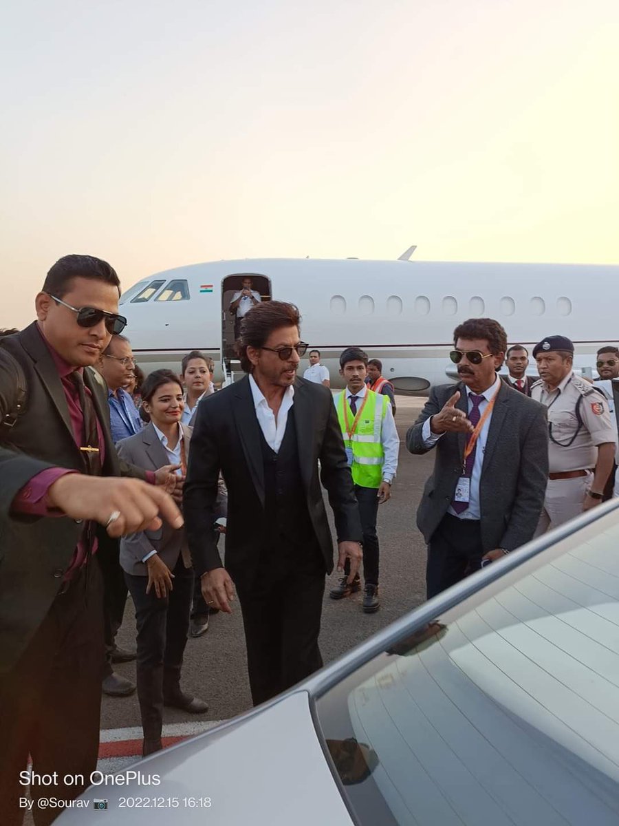 JoySRKian_2's tweet photo. Are dushmano tum kya jano PATHAAN kis toofan ka naam hai 🔥 https://t.co/fOf4Ry3MFZ