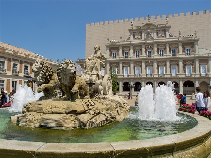 スペイン村のシベーレスの噴水だ!でもa Isla (島)になってるw