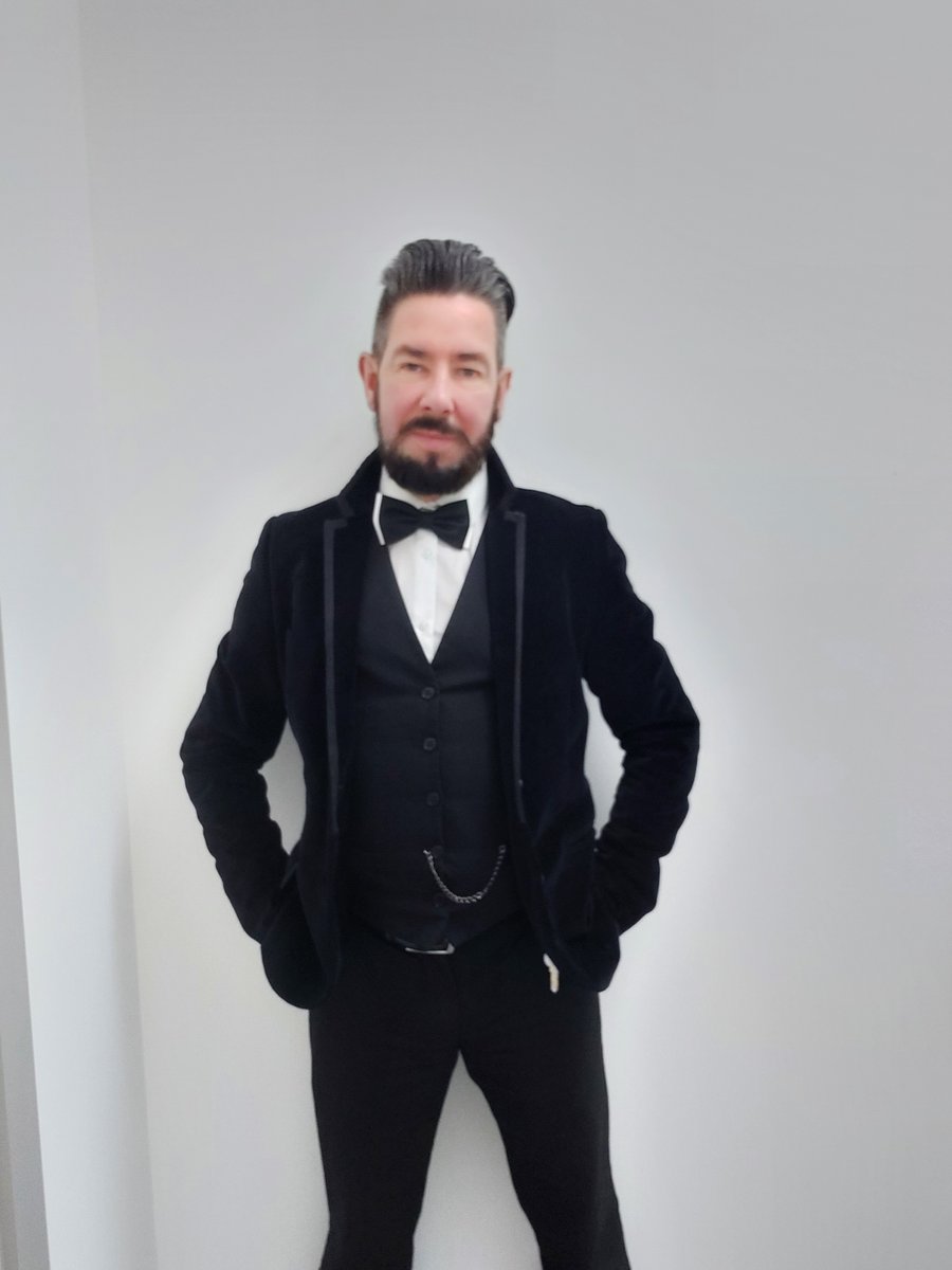 Good morning and yuletide felicitations  to you all