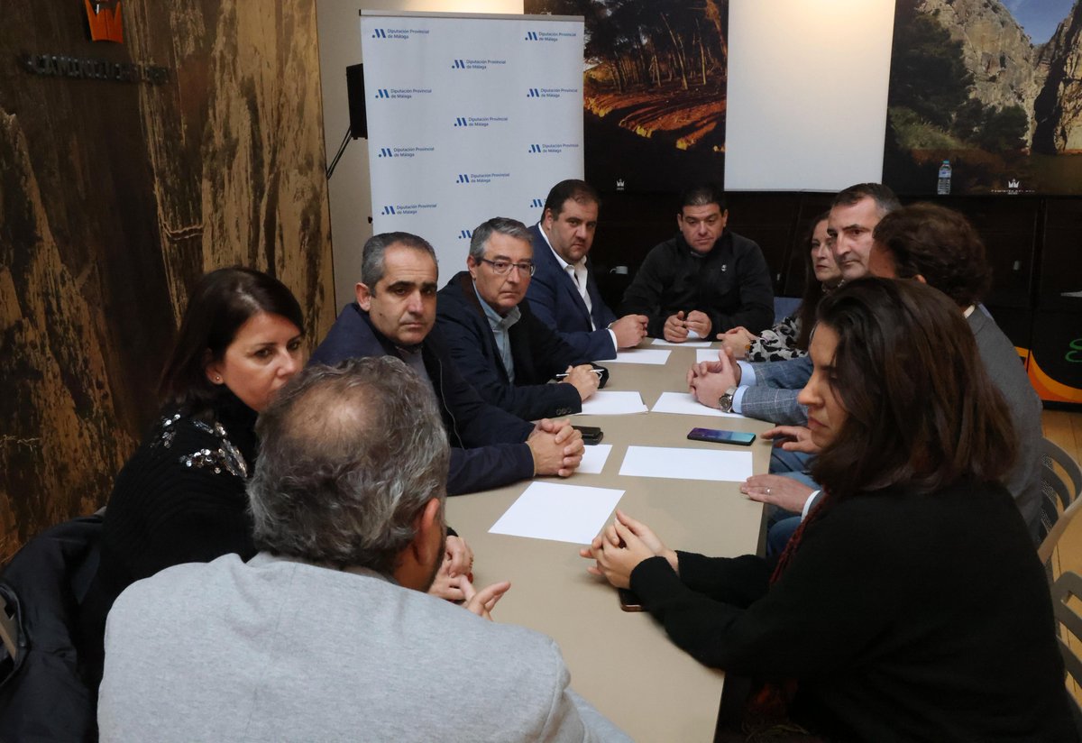 El <a href="/CaminitoDelRey_/">Caminito del Rey</a> se reabrirá mañana con un recorrido circular accediendo desde la barriada de El Chorro.

Se trata de una solución provisional hasta que concluya el arreglo del tramo de las pasarelas de madera afectado por los desprendimientos.

👉 bit.ly/3BCoaJw