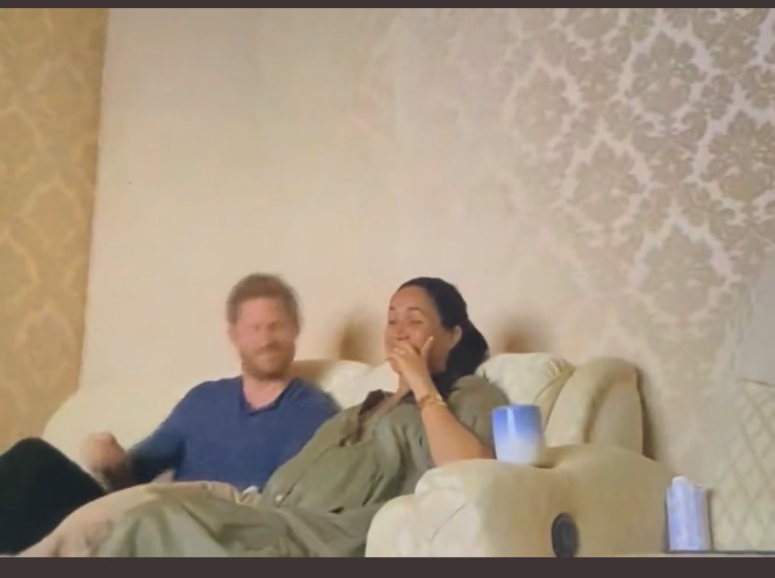 according2_taz's tweet photo. Who is filming them watching Oprah? do they have a house elf with a camera on his back at all times! Who records themselves, watching THEMSELVES! Cheering each other on with happiness, as their attack on their family is aired around the World as his Grandad lay dying! 🤬 https://t.co/COLtqaSzj2
