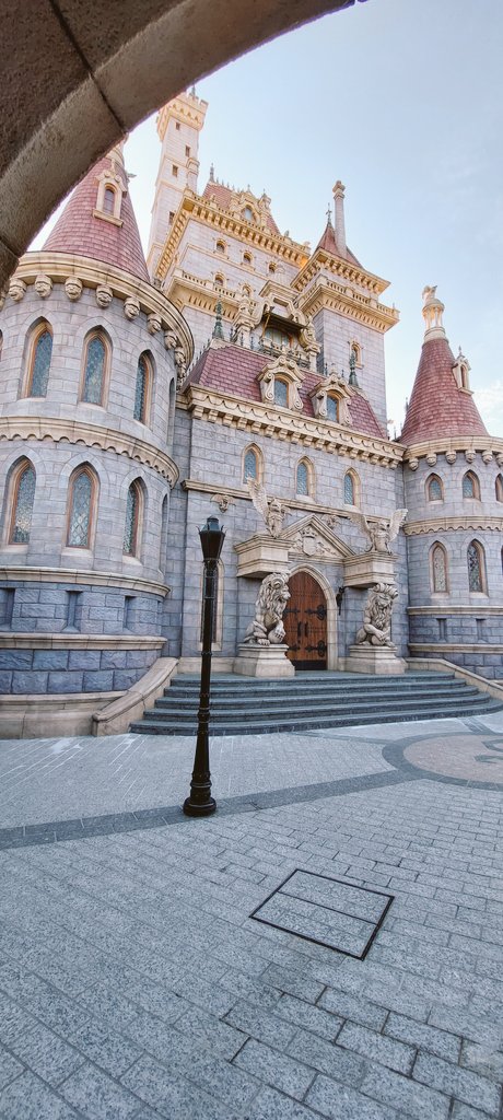 Block_O_Lee's tweet photo. ディズニーランドの魔法のものがたり最高すぎる
感動しすぎて泣きそうだった

まだ結構並ぶけど並ぶ価値ある！ https://t.co/Tvxfd7gPqx
