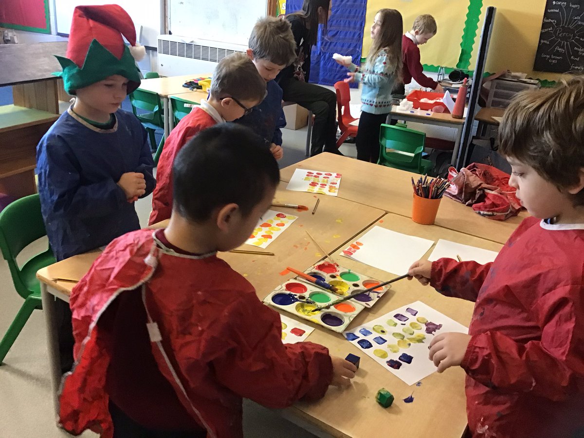 CharterYr1's tweet photo. Exploring pattern using 3D shapes to print 2D shape patterns. We are making wrapping paper for Christmas. #CharterMaths #CharterArt https://t.co/wsEb3dMoIv