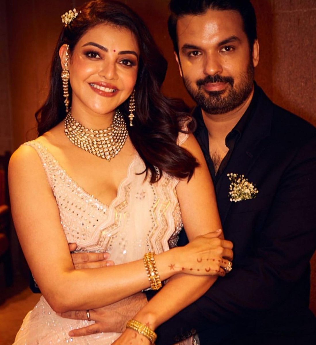 siima's tweet photo. . @kajalaggarwalofficial shared some super adorable family pictures and we are in complete awe 🥺❤️!
.
.
.
#kajalagarwal #kajal #kajalagarwalhot #kajalaggarwal https://t.co/EyMz7yhw0Q
