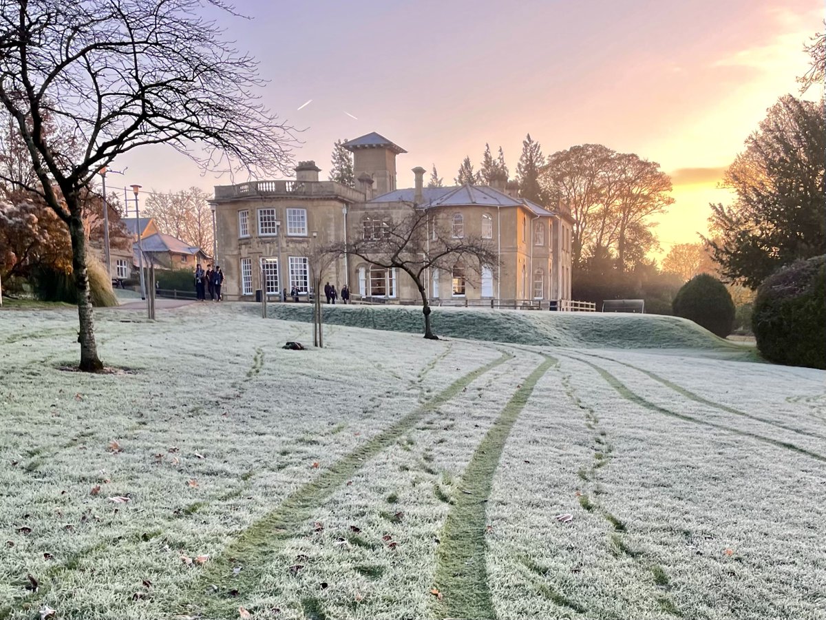 OldfieldSchool's tweet photo. Wishing all our community a very happy and restful Christmas. Beautiful, frosty shot of Penn House, taken by one of our Yr 10 students, Jule Cinesi. See you back at school on 4th Jan 2023! #BathSchools #BeautifulBath #Frosty @TheBathMagazine @BathEcho @VisitBath https://t.co/1yfDF9p0Jf