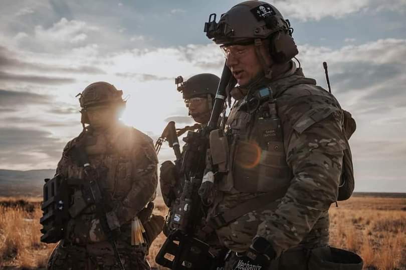 Nativejune45's tweet image. For those who don't know it: This Uniform is an honor , not made to kill ,It's made to help and defend the Nation. dear @POTUS @VP @SenatorShaheen @SecBlinken @SecDef @SecMayorkas US senators Iraqi interpreters helped  defending the Nation you ought to  honoring us with SIV