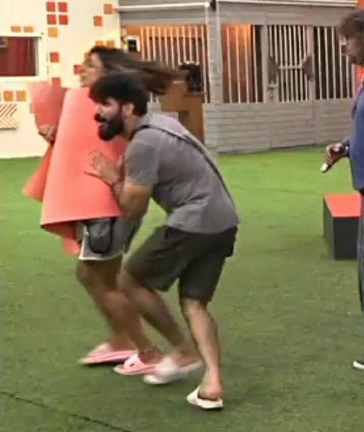 DareToFace5's tweet photo. Look at this  Cringe  😫#RoopeshShetty #RoopeshShetty𓃵

#Roopika 

#BBK9 https://t.co/YL3a0vs0qb