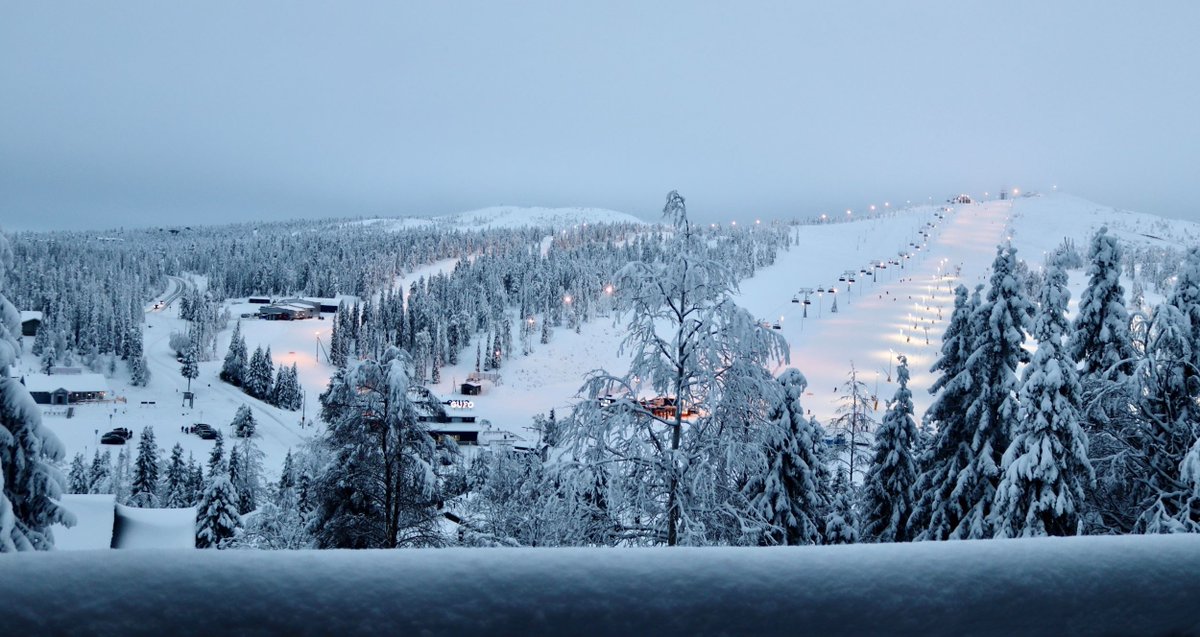 PlanrayOy's tweet photo. Viime viikonlopun pikkujoulu tunnelmia Rukalta. Pääsimme Planray tiimin kanssa kokeilemaan koskikelluntaa,  nautiskelemaan upeista maisemista ja maittavista ruuista.🎅🎄

#pikkujoulut #planray #ruka https://t.co/S5zm7zAovP