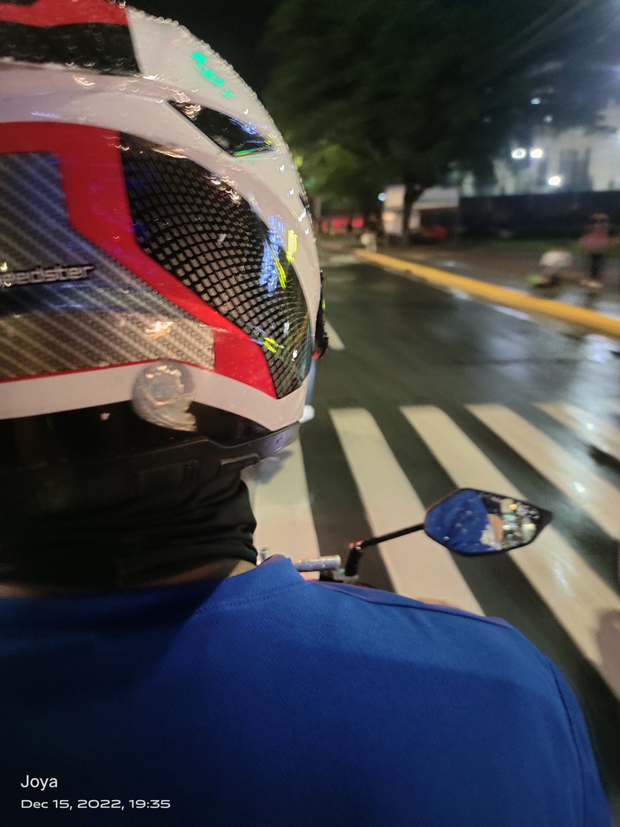 chickenjoyaaa's tweet photo. Sabi ni kuyang rider naisakay na daw niya dati si Stell around 3 months ago. From Las Piñas daw to MOA Arena. Acercon time yun dba?? Tapos sabi niya daw "Parang kilala kita. Ikaw si lataratara." Tawa lang daw si Stell. 😭😭😂 https://t.co/1VRPYTk2O6