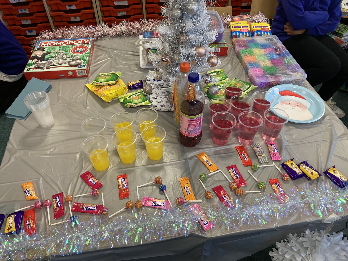 Willow_Foxfield's tweet photo. We are happily preparing for our #ChristmasParty, which table would you like to join?
We are also blessed to have a bottle of @PrimeHydrate which @MrGoldFoxfield is very excited to try! @foxfield @IPAT_Edu @ksi @LoganPaul https://t.co/6qhG8GbQnN