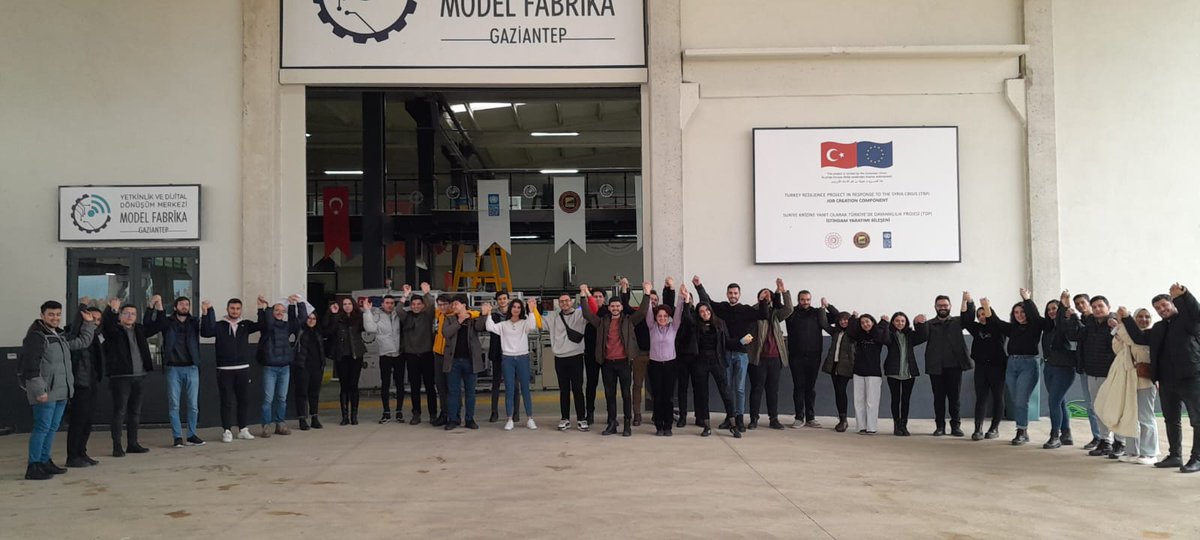 1⃣ Gaziantep Üniversitesi Mühendislik Topluluğu öğrencileri Model Fabrikamızı ziyaret etti. Makine, endüstri, elektrik ve elektronik bölümlerinden 3 ve 4. sınıf öğrencilerine yönelik yalın üretim, sanayi 4.0 ve değişen organizasyonlar hakkında sunum  gerçekleştirildi.