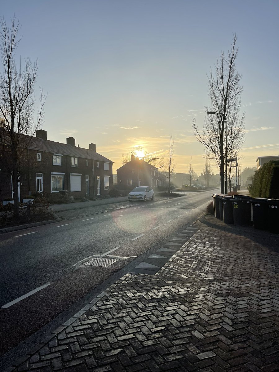 evelienepien83's tweet photo. Dacht altijd dat ik echt een lentemens was, maar ik geloof dat ik nog gelukkiger word van dit weer 🥰 #lichtevorst #zonnetje https://t.co/91tHVveBXO