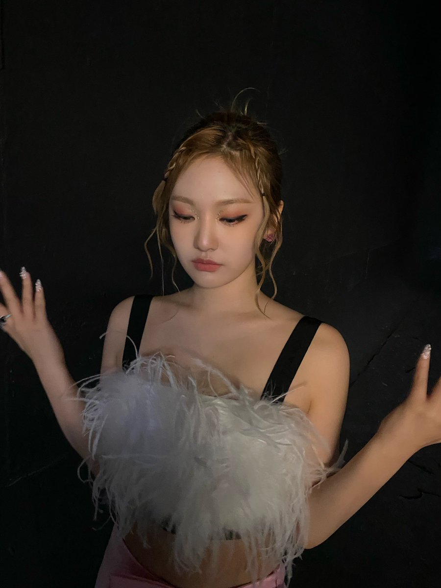 aespasbbl's tweet photo. [221215] 8:56PM KST: 🦋 

- +3 📸 https://t.co/UucqPppufw