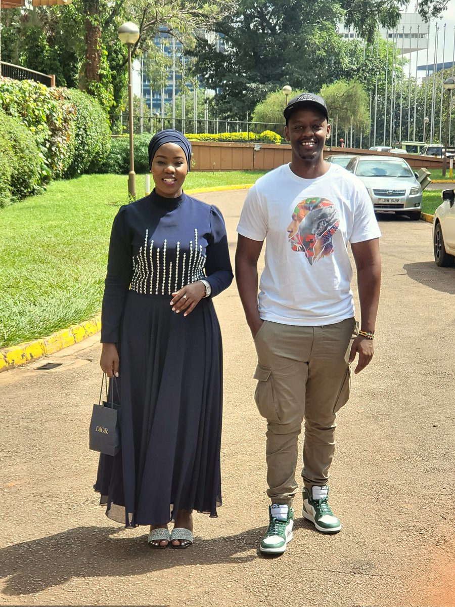 My very friendly Muzukulu, <a href="/jimntale/">Jimntale🇺🇬🇩🇪</a> passed by to say hullo to Jajja Fari.

Thank you, Jim.