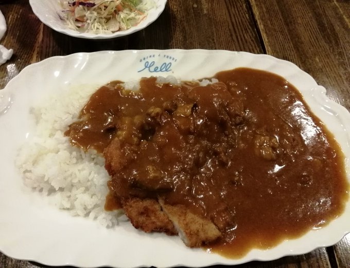 晩ごはんはサ店でカツカレー。なんか眠い‥ 