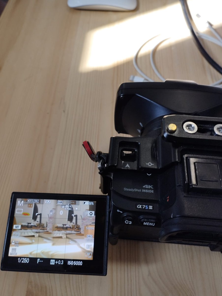 nanjisof's tweet photo. got this cool Loreo 3D lens and tried it out in the studio! https://t.co/fu1yG7VZq3