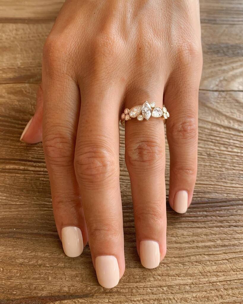 manal_paris's tweet photo. Bague Marquise ✨

🤍 Diamants éthiques
💍 Or rose 18 carats recyclé 
🇫🇷 Made in Paris
💌 Éthique &amp; Écologique

#manalparis #joaillerieparisienne #fraichementretro #joaillerie #jewelry #baguedefiancailles #engagementring #baguedenaissance #joaillerieethi… https://t.co/L5oU8tS2n8 https://t.co/3x8jvLNVgy
