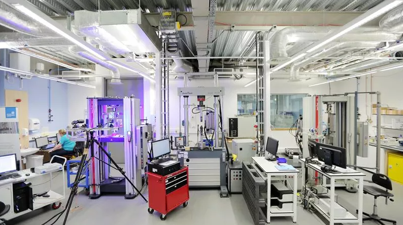 StrathSDR's tweet photo. For our work with @NMIS_group we're focusing on the potential role of #5G #privatenetworks enabled by #sharedspectrum.
We're targeting multiple applications including Factory Floor Productivity, Decentralised Expertise, Automated Production Assets, and Supply Chain Management https://t.co/bPjsDDOHpa