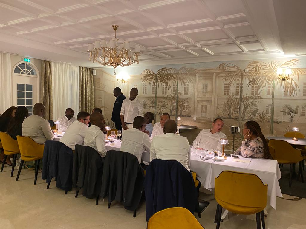 Quelques semaines après le #CABF2022, l'<a href="/instchoiseul/">Institut Choiseul</a> a organisé un dîner à #Abidjan pour réunir les lauréats ivoiriens distingués dans le classement #Choiseul100Africa.

🇨🇮 Une soirée pour se retrouver et échanger dans un cadre chaleureux. 🙏

#YoungLeaders #CIV #StayTuned