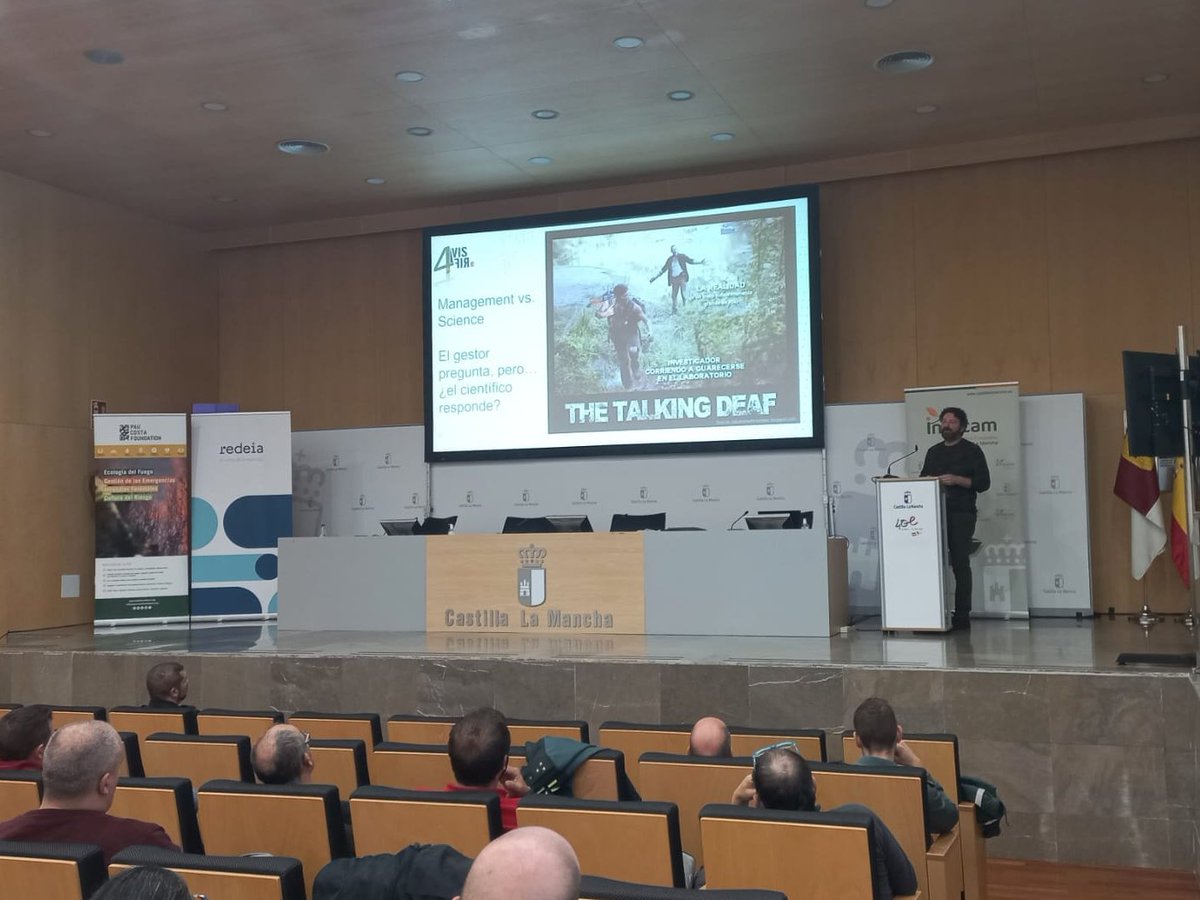 PauCostaF's tweet photo. 🔥 Bloque 3 | Investigación, Desarrollo, Innovación
🗣️Finalizando este tercer bloque, Javier Madrigal @Fuego_lab, de @La_UPM, nos ha contado su proyecto sobre #GEPRIF #VIS4FIRE y los retos para el próximo decenio en referencia a los #IIFF. https://t.co/Nm23tZ2aIn