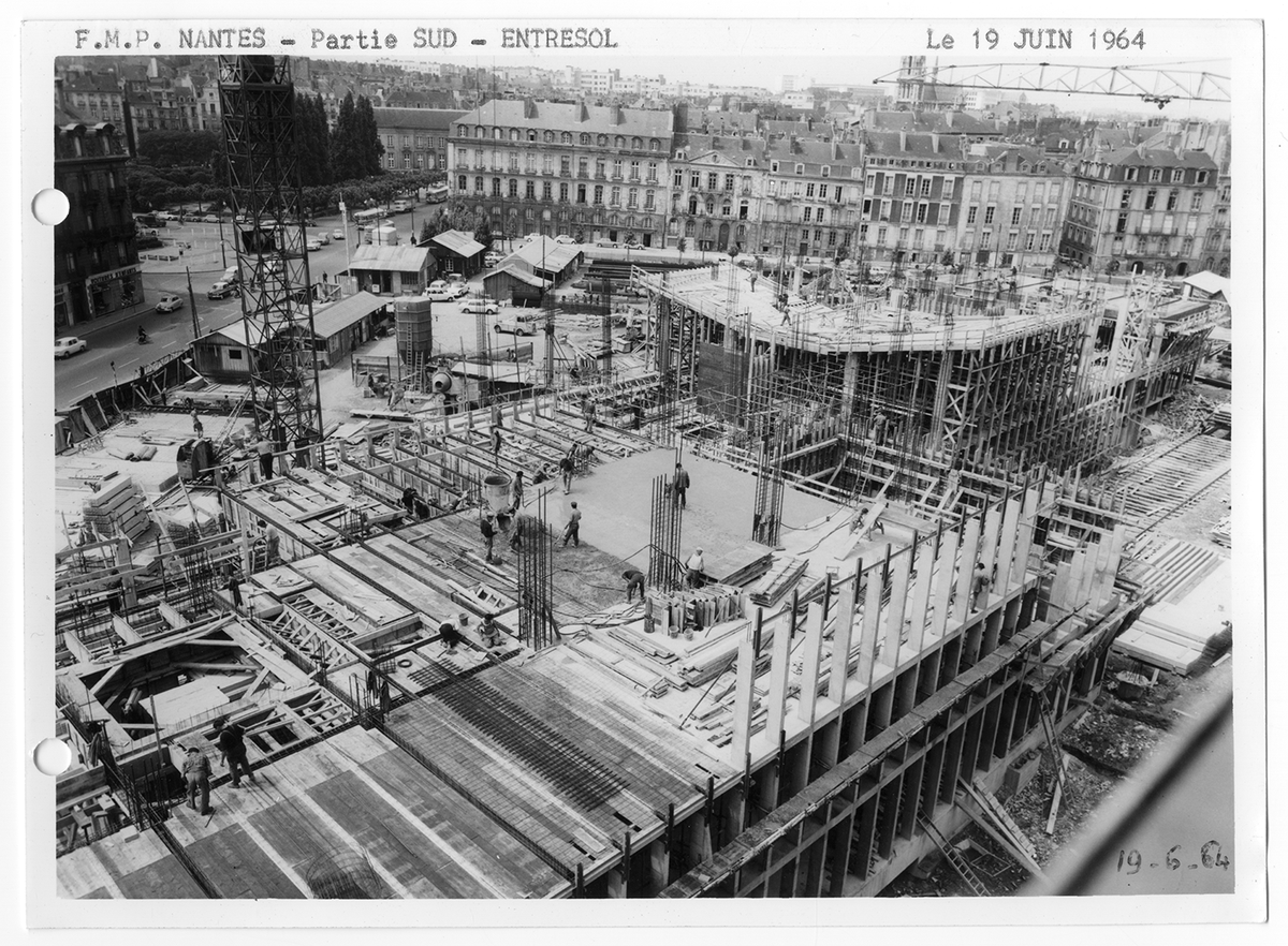 NantesUniv's tweet photo. #JeudiArchives La Faculté de médecine et de pharmacie de Nantes en 1964 et 1965.

➡️ Jusqu'au 28 février 2023, profitez de l'exposition "Bâtir l’Université" pour découvrir les étapes clés de sa construction : https://t.co/QTIuaDvKj8 https://t.co/oFgNvqHkKQ