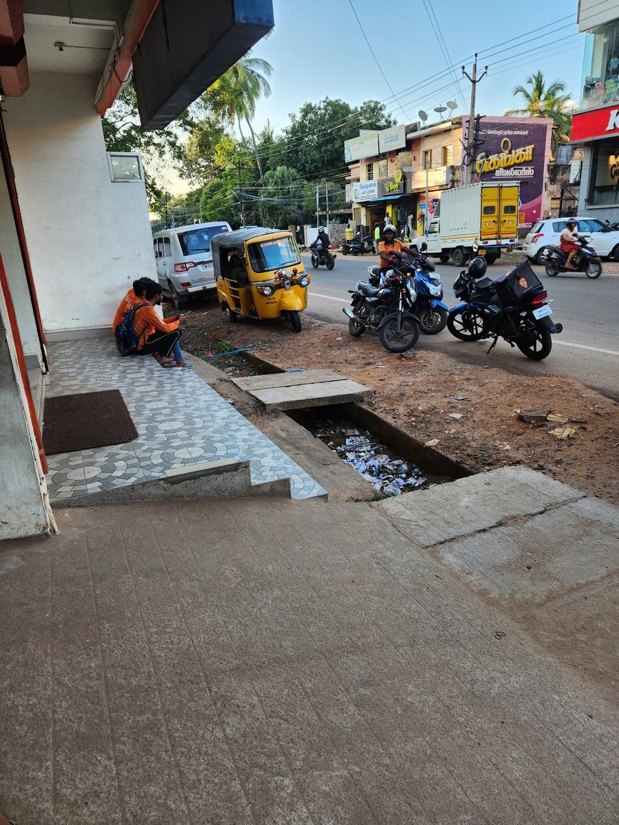 priya_rsgp's tweet photo. @SwiggyCares the nuisance continues everyday .. and they don't even park properly they don't Care that there are other businesses here who need parking https://t.co/lF1Rk44e9T
