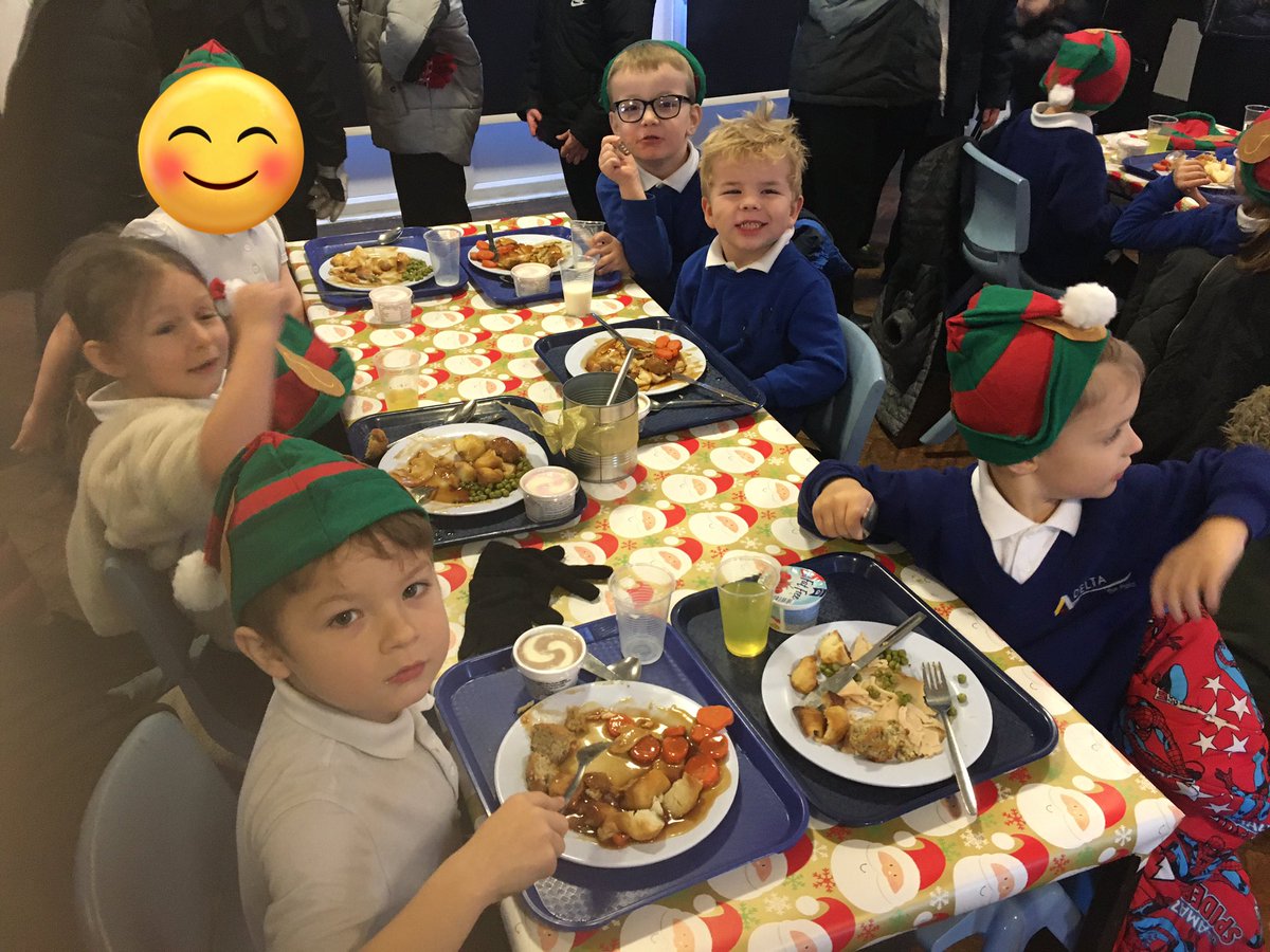 TPA_F2's tweet photo. Christmas dinner 😀 @DeltaTheParks #christmasdinner #elfhats https://t.co/rB5IoaOyiW