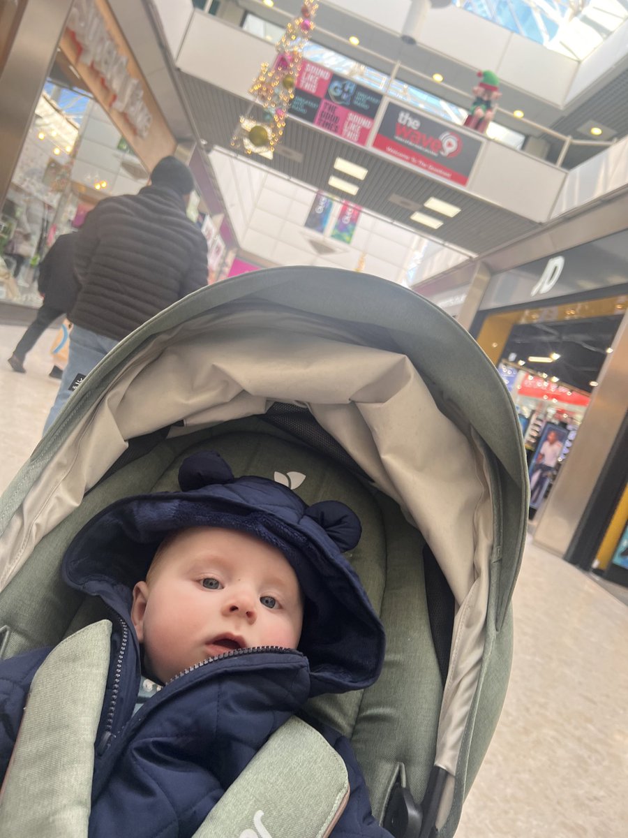 KimmBahhLee's tweet photo. @QuadrantSwansea Elis loves all the bright decorations. He sure is enjoying his first Christmas. #winwithquin https://t.co/gSqMJtTKdB