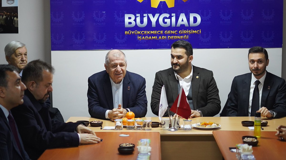 zaferpartisi's tweet photo. Genel Başkanımız Prof. Dr. Ümit Özdağ, İstanbul İl Başkanımız Salih Zeki Altun ve yönetimi Büyükçekmece Genç Girişimci İşadamları Derneği'ni ziyaret etti.
Türkiye'nin yaşadığı büyük sığınmacı sorununu ve ekonomiye etkileri üzerine verimli bir toplantı gerçekleştirdi. https://t.co/QTp1T9OEuw