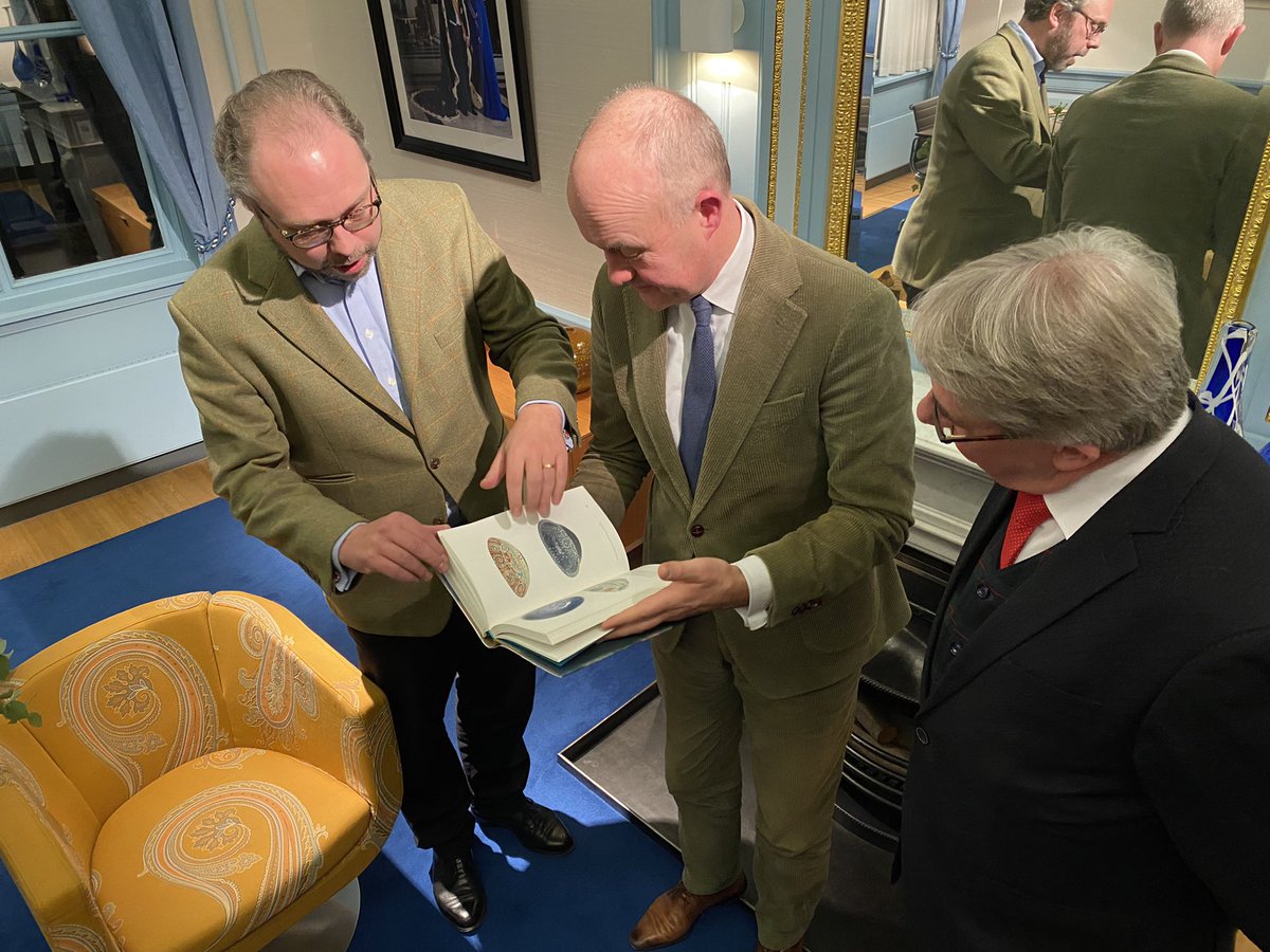 Biografy yn ûntfangst naam oer Nanne Ottema. Ottema wie ûo notaris, bestjoerder en samler fan keramyk. Syn kolleksje en fermogen foarmje de basis fan keramiekmuseum Princessehof. Boeiend boek skreaun troch Antoon Ott, mei oanbean troch Lourens Oldersma. <a href="/Princessehof/">Princessehof</a> <a href="/provfryslan/">Provincie Fryslân</a>