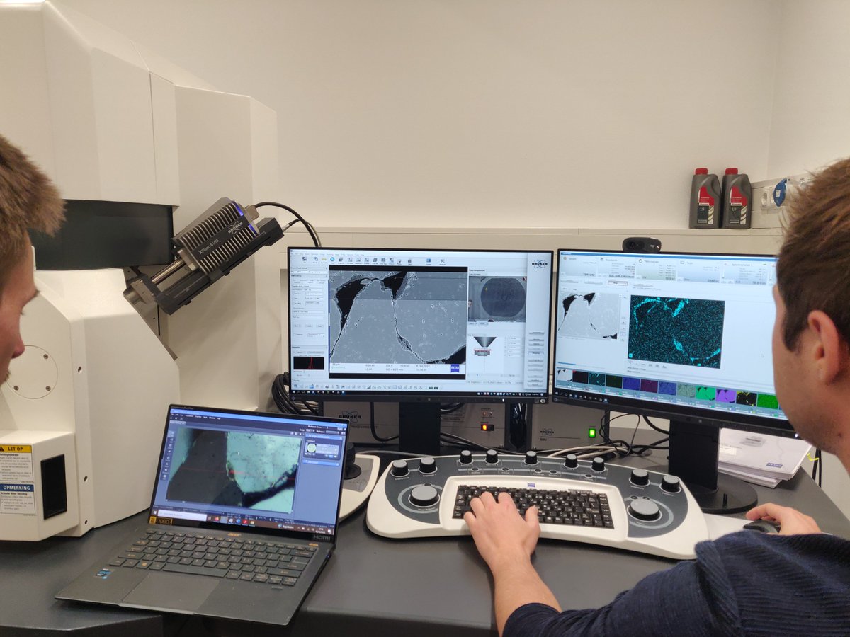 EXCITE_network's tweet photo. Happy #ThinSectionThursday!#DeepNL Ph.D. Sebastian Mulder (#ESRIG,@univgroningen) & MSc Jasper Huijsmans (@EPOSeu,@UniUtrecht) imaging clay content within the Groningen reservoirs Slochteren sandstone using the @UUGeo #electronmicroscopy facility #excitenetwork #EU_H2020 #geology https://t.co/2y87nsyPn2