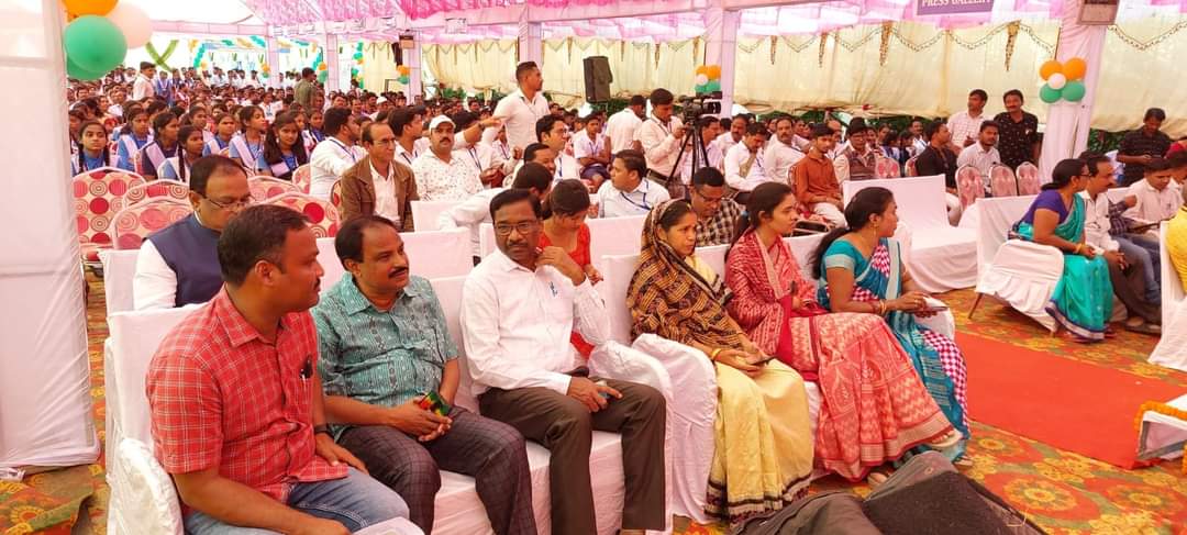 Barsha_bariha's tweet photo. ଆଜି ବରଗଡ଼ ଠାରେ ଅନୁଷ୍ଠିତ ହୋଇଥିବା ଜିଲ୍ଲାସ୍ତରୀୟ ବିଜ୍ଞାନ,ଗଣିତ ଓ ପରିବେଶ ପ୍ରଦର୍ଶନୀ ଏବଂ ପ୍ରକଳ୍ପ ପ୍ରତିଯୋଗିତାରେ ସମ୍ମାନିତ ଅତିଥି ଭାବରେ ମୁଖ୍ୟ ଅତିଥି ମନ୍ତ୍ରୀ ରିତା ସାହୁ ସହିତ ଯୋଗଦାନ କଲି ।
@CMO_Odisha 
@Naveen_Odisha https://t.co/ZK9kKg8KrE