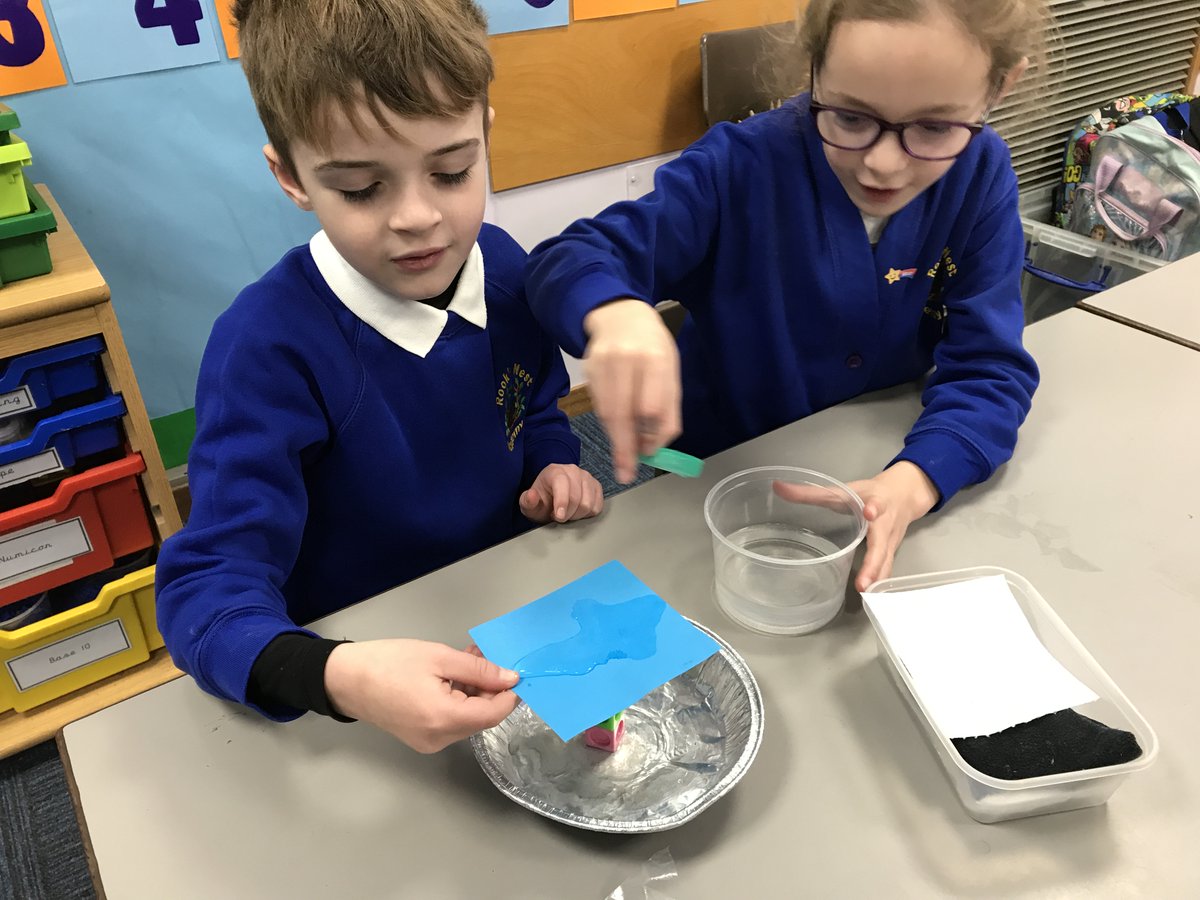 RNAMrsMilfull's tweet photo. Year 1 and 2 have been investigating which material might make the best umbrella this morning. We used a range of materials and concluded that whilst tin foil was good at waterproofing, it was not the best umbrella. Plastic got the most votes. https://t.co/OSZHg7ahbd