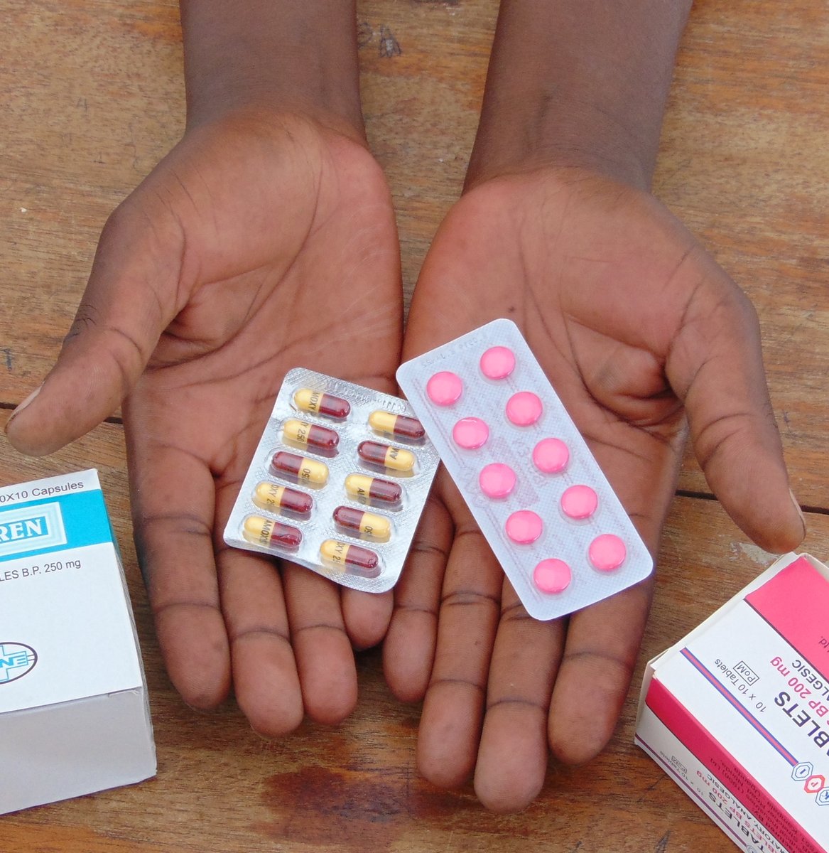Researchers from @StAndMedicine @StAndrewsSGSD @HATUA_Research have published a paper in @LancetGH investigating the link between poverty and antibiotic misuse in East Africa. 💊 Read the paper ⬇️ tinyurl.com/27pphmrf #EverToExcel