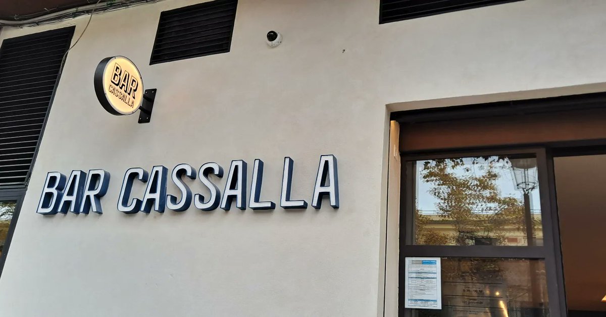 validovalencia's tweet photo. Y si un día quedas para Almorzar con mi buen amigo Cezón y charlas hora y pico?... pues se hace!
#barcassalla
Zona Abastos
#MadeInVlc
😉👍 https://t.co/pmapLYqall