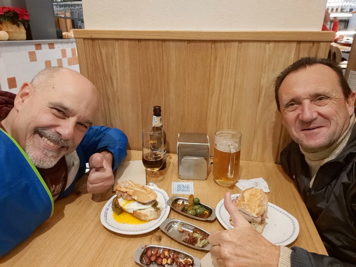 validovalencia's tweet photo. Y si un día quedas para Almorzar con mi buen amigo Cezón y charlas hora y pico?... pues se hace!
#barcassalla
Zona Abastos
#MadeInVlc
😉👍 https://t.co/pmapLYqall