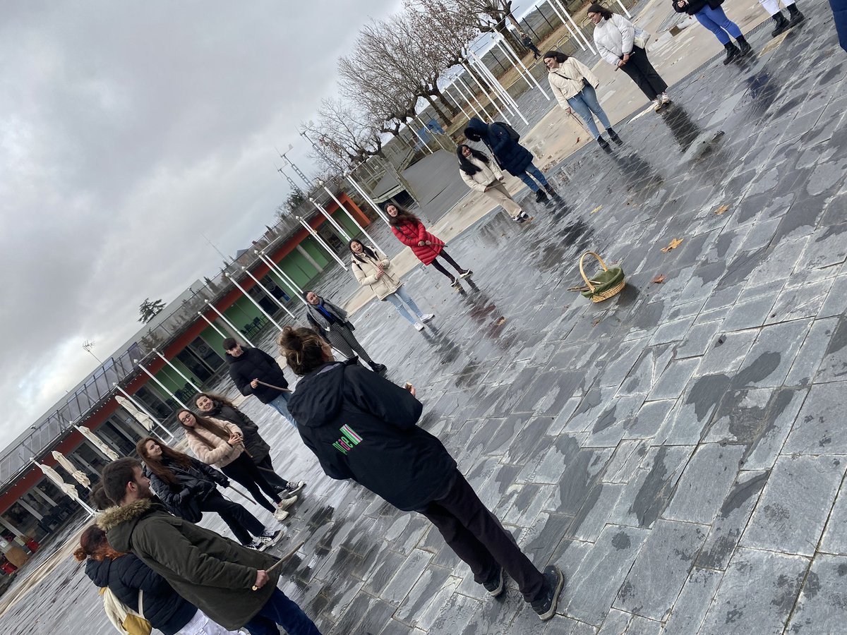 mjhsusal's tweet photo. Para educar: Disfrutar y emocionarte! Estamos en ElMajuelo y PRAE con los estudiantes de 1MagisterioInfantil EUMZA @usal Y lo que aprendemos “nos lo llevamos puesto” https://t.co/ikTOxNhw2d