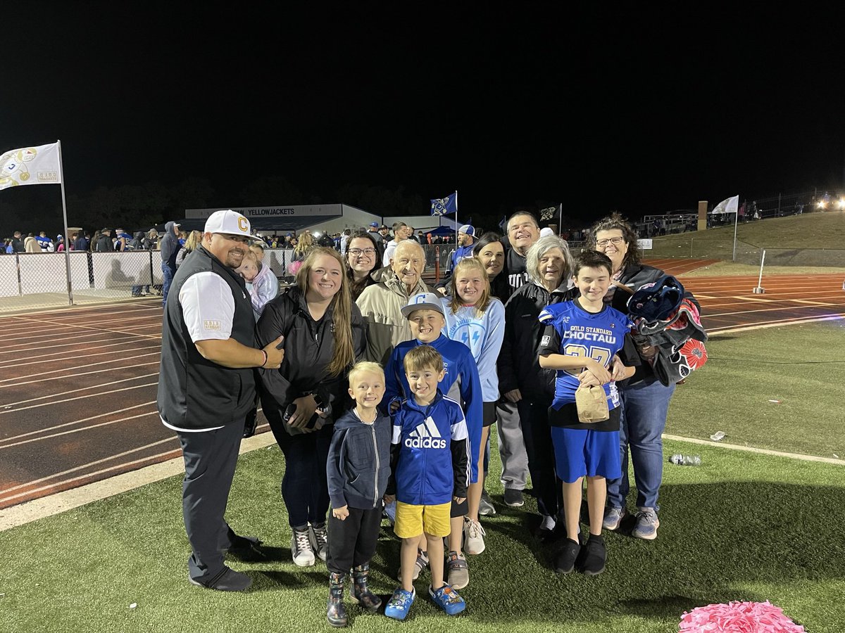 CoachBradClark's tweet photo. 1/351 Thankful Thursday! “A contented life is achieved when you focus on what God has given you and thank Him for those blessings.” @TonyDungy https://t.co/OrRLxHmoA5